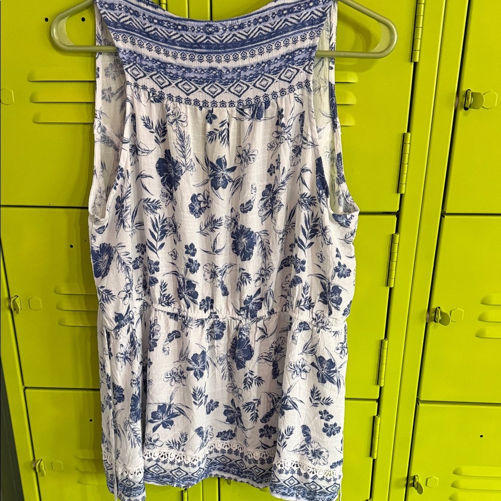 American Rag Blue & White Floral V-Neck Tank - Picture 5 of 6